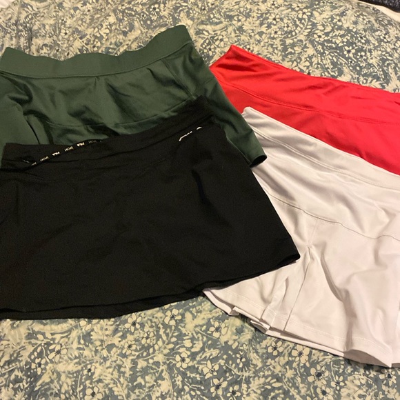 Running skirts.   Victoria Secret poss Med Fila Med and 2 Tek Gear Med. - Picture 1 of 9